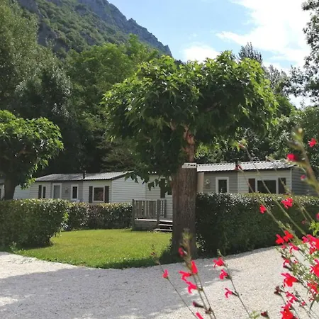 Kemp Familial 5 Pers Avec Terrasse A - Api-1-52-1152 Axat
